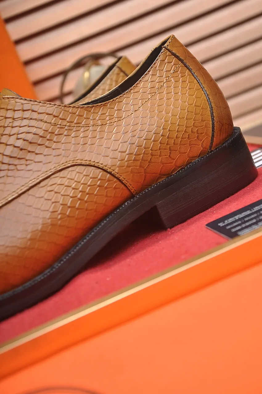 Men's shoes💰460💶[HERMES] (sheepskin lining)🍀Italian top luxury🍀He does not pursue novel styles and gorgeous colors, but attracts the favor of successful men with his flawless, elegant and classic style! This very, very comfortable, simple and stable style makes it easy to match any style! The pattern is absolutely 1:1 refined from the original case, and we strive for excellence in materials, imported cowhide + cowhide lining💪💪💪extraordinary texture👍! .Black brown code number: 38 to 45 (45 customized)
